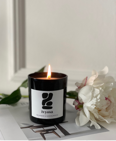 Ivyosa candle with white rose