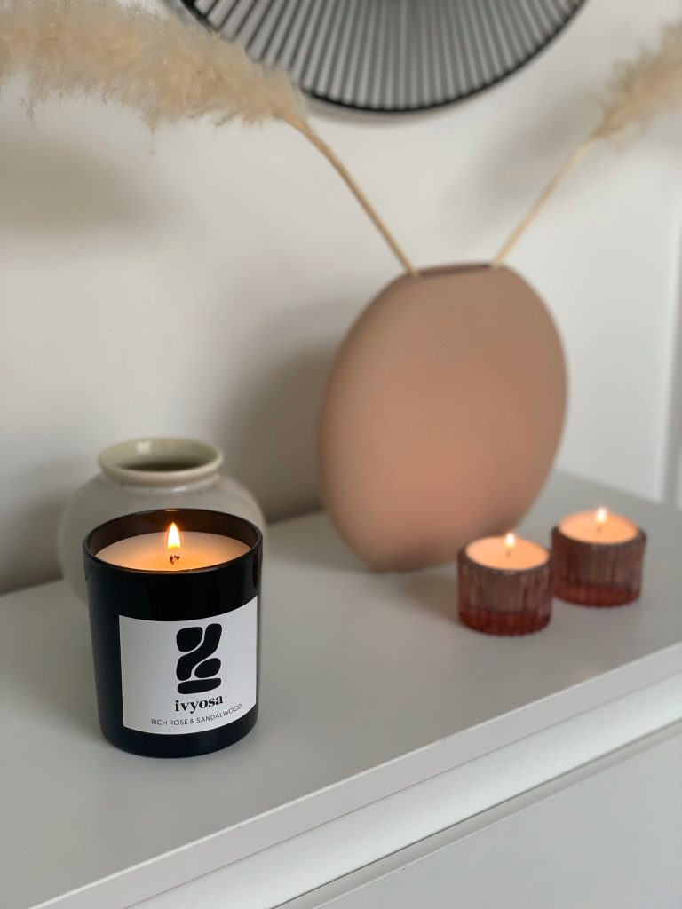 Ivyosa candle rich rose and sandalwood